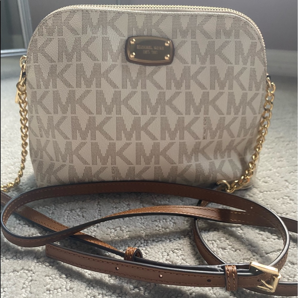 Michael Kors Leather Crossbody bag